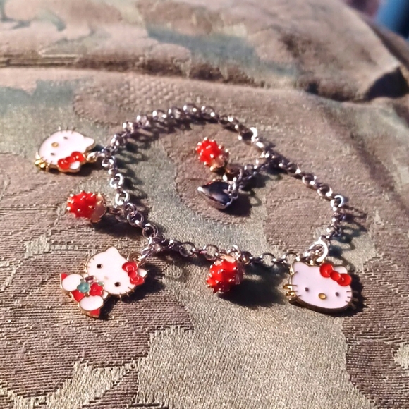 Hello Kitty's Strawberry 🍓 Bracelet - Picture 6 of 7